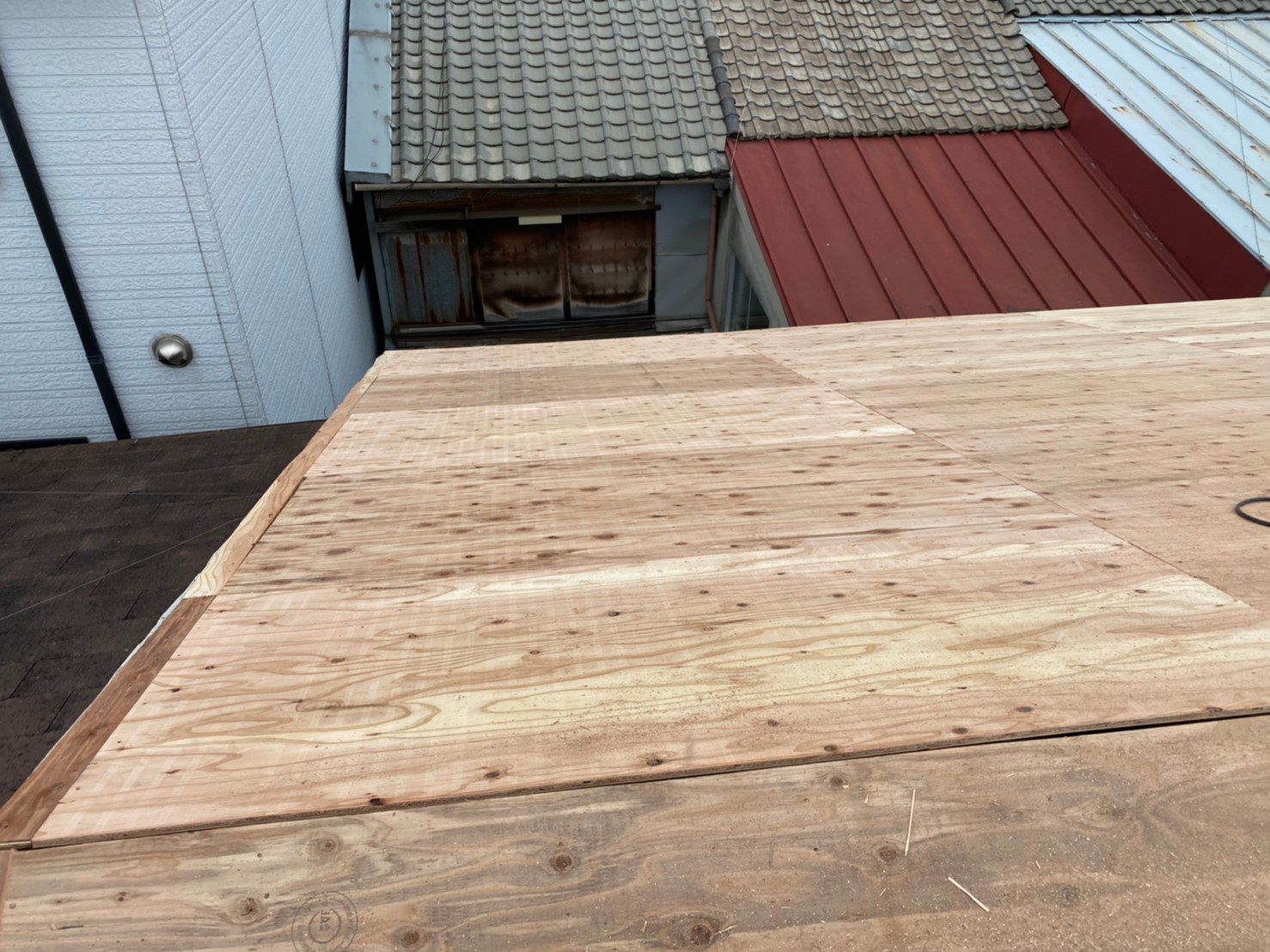 野地板の増し張りと水切り板金